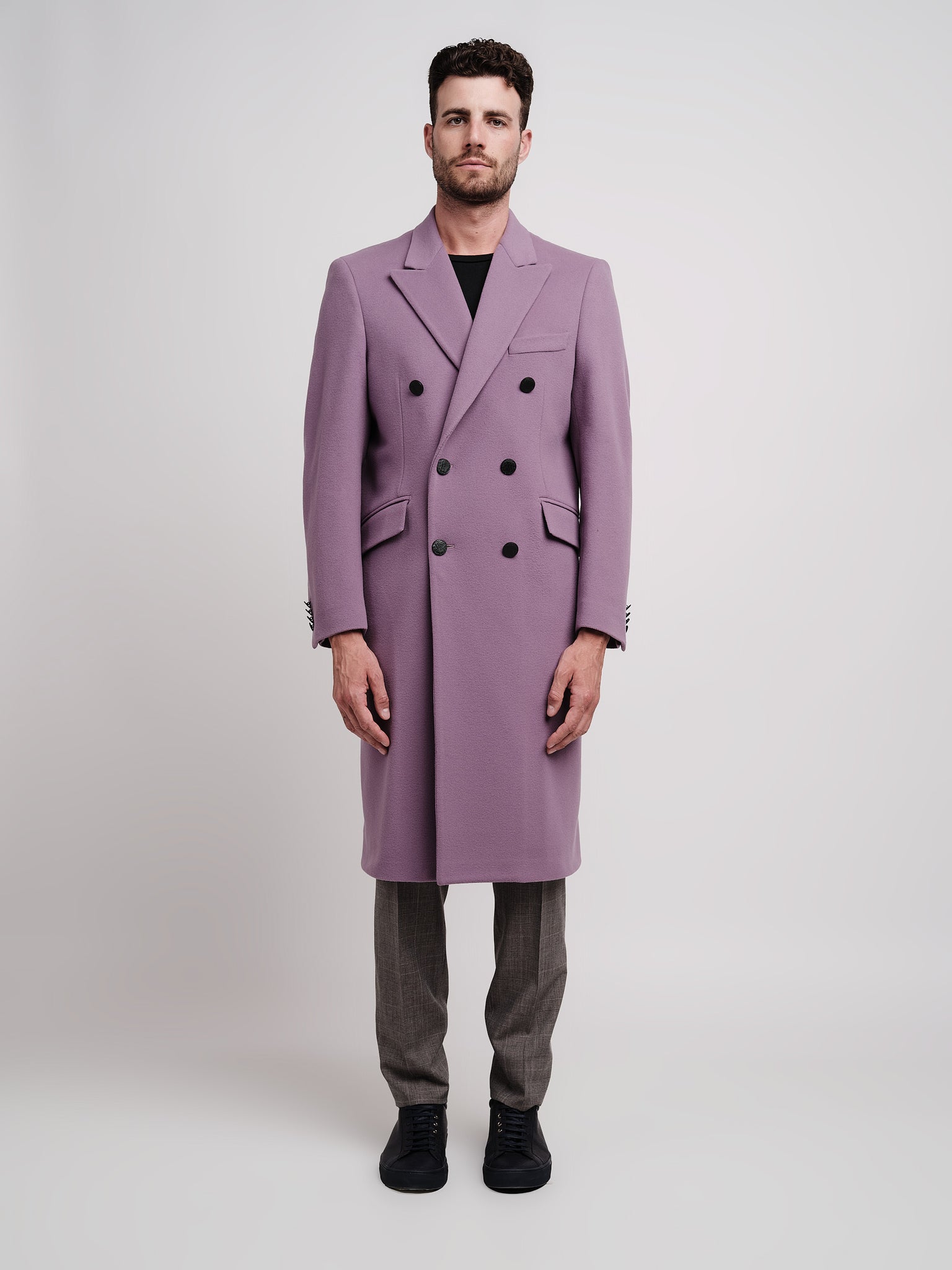 Double-breasted coat with straight shoulder in mauve wool cloth