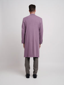 Cappotto doppiopetto con spalla dritta in panno di lana color malva