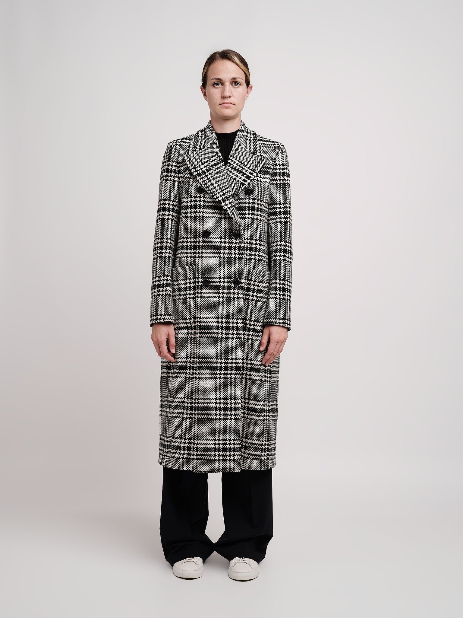 Double-breasted coat in black and white wool maxi wales