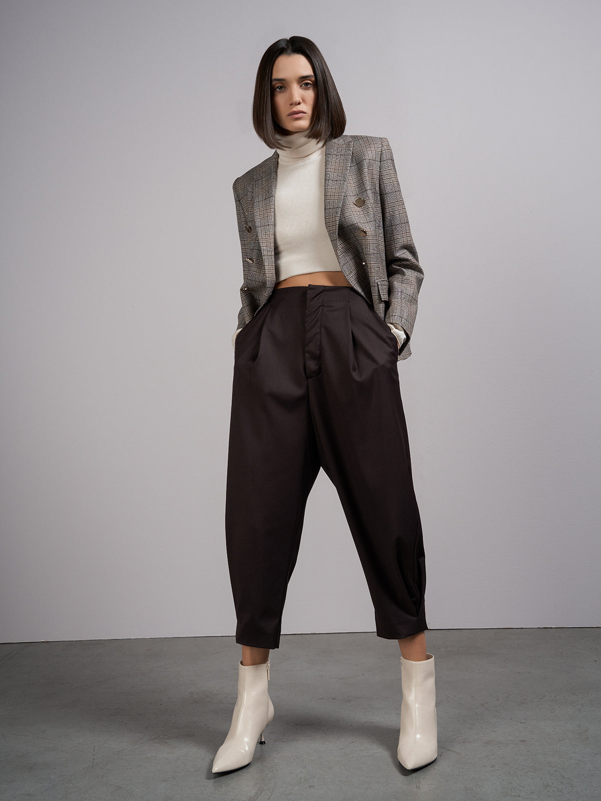 Wide trousers closed at the bottom in dark brown wool blend