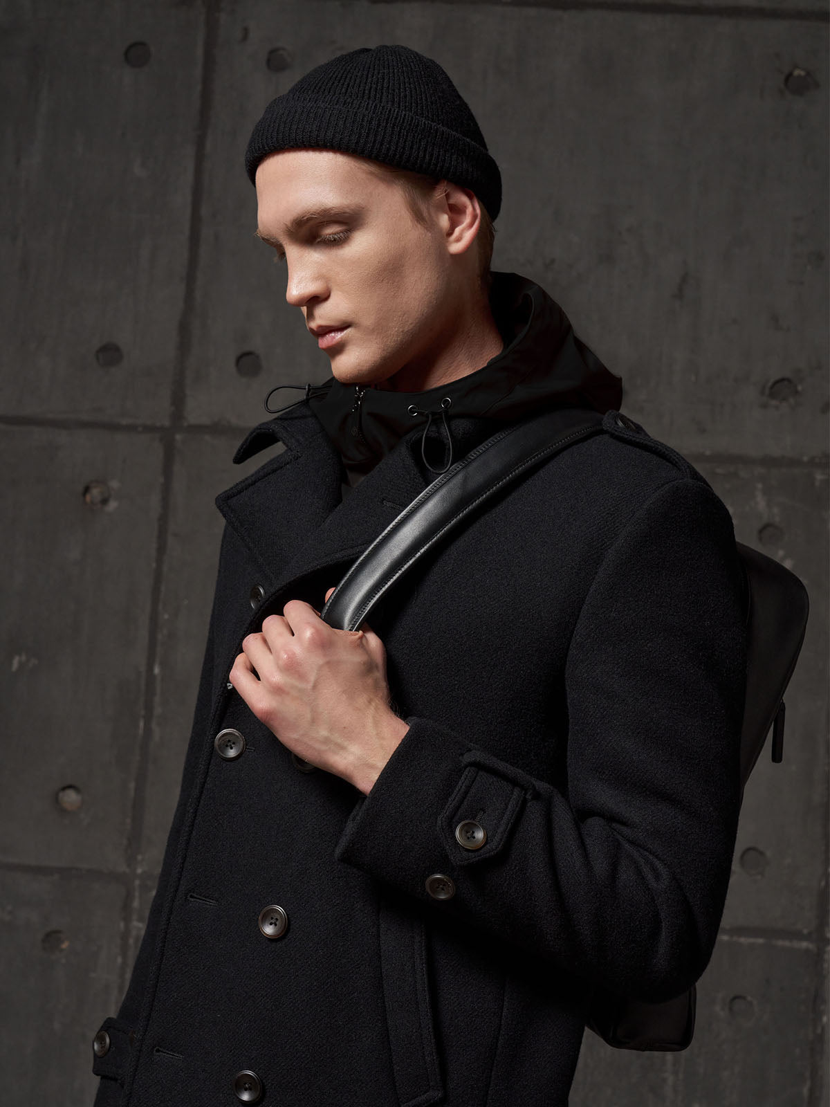 Cappotto nero uomo con cappuccio